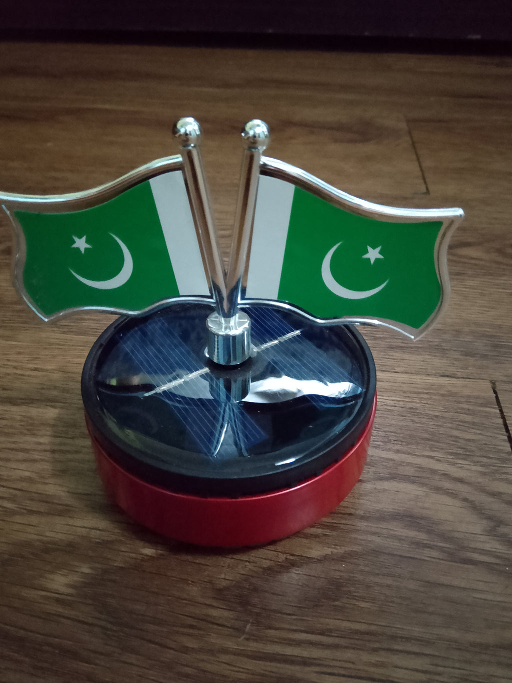 Pakistan Flag Design Car Air Freshener Perfume Solar Power Car Aroma Diffuser Portable Car Air Purifier (Black)