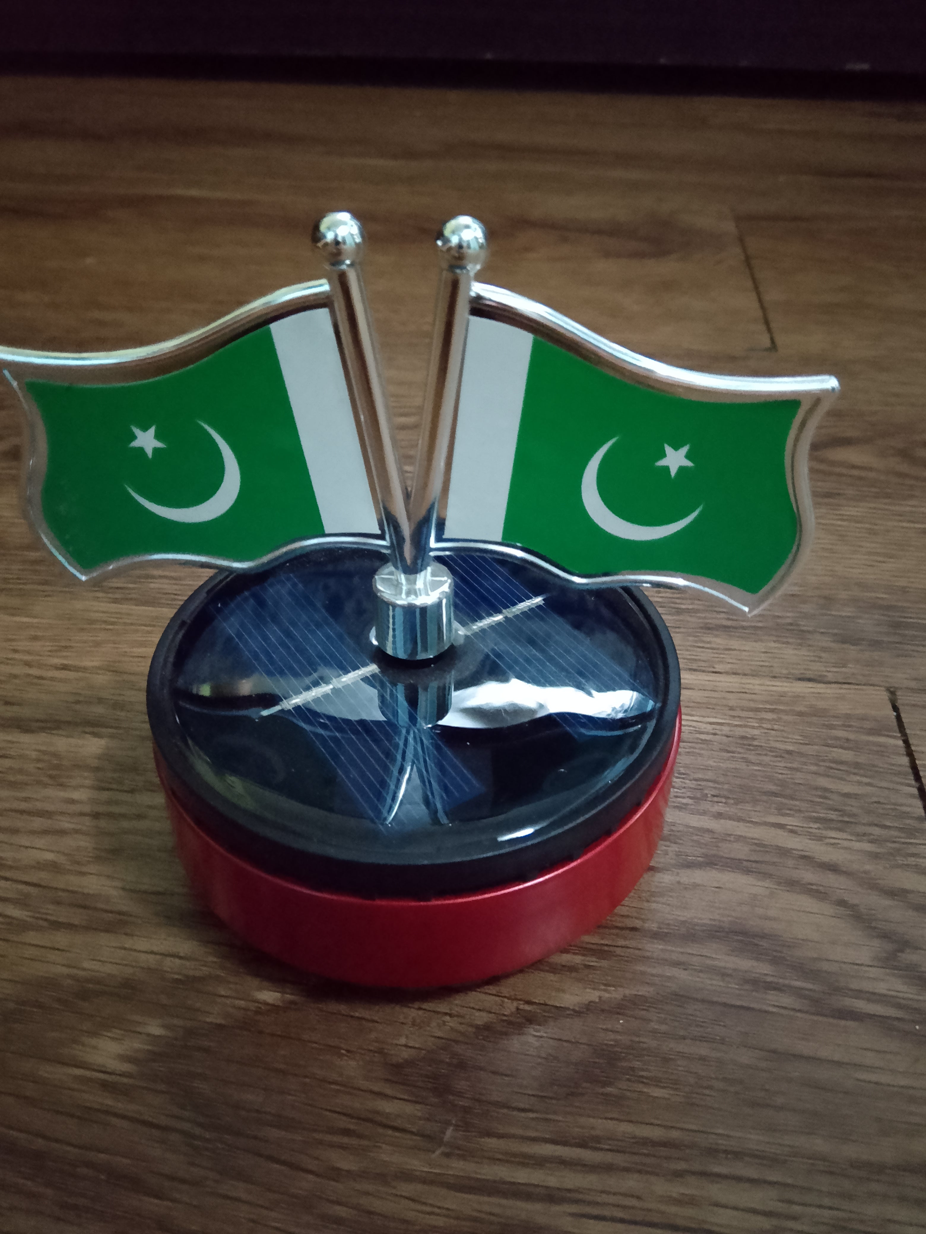 Pakistan Flag Design Car Air Freshener Perfume Solar Power Car Aroma Diffuser Portable Car Air Purifier (Black)