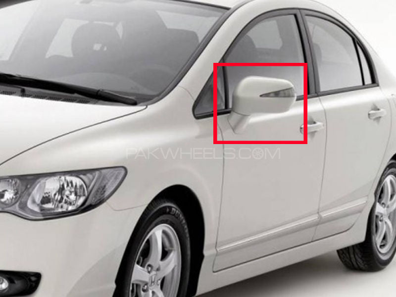 White car with a red box highlighting a side mirror